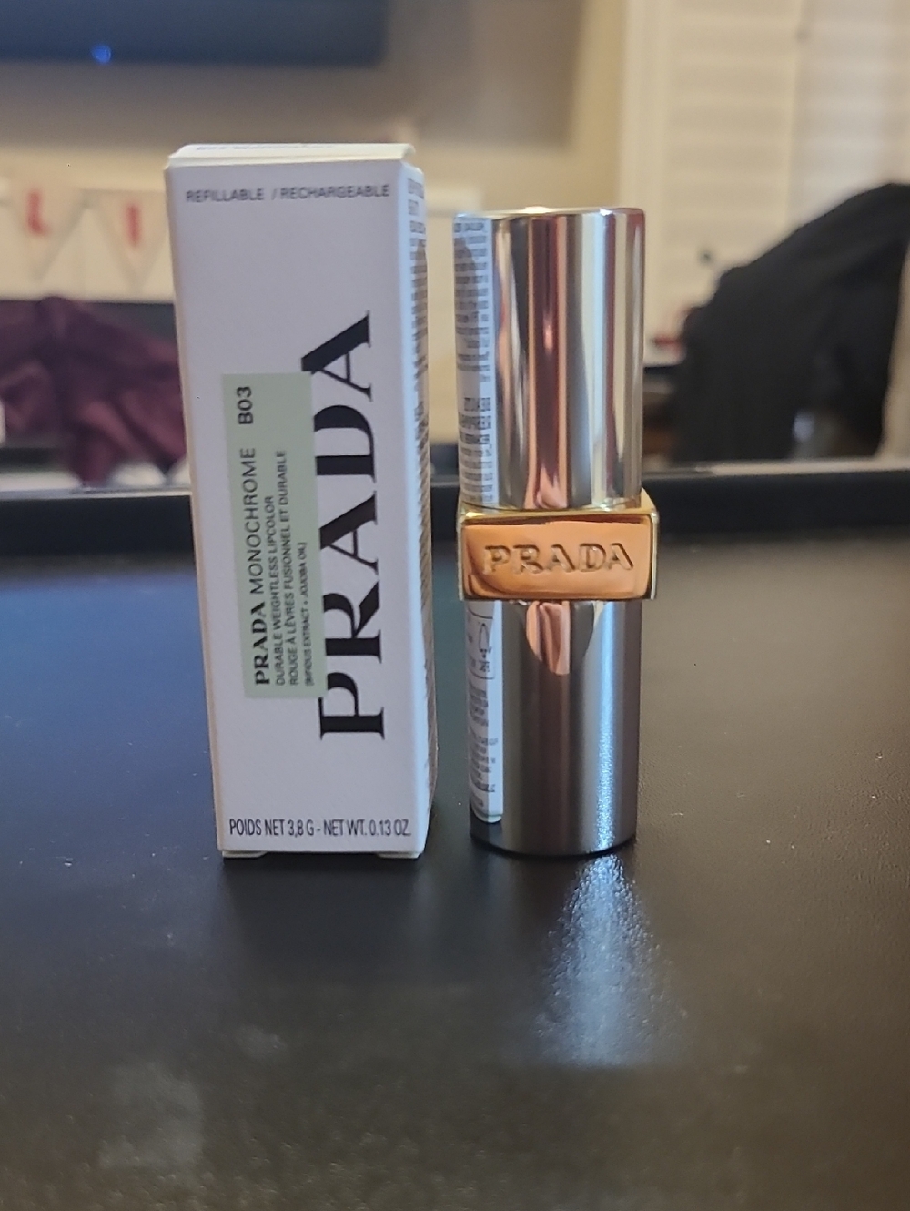 Nib Prada Monochrome Hyper Matte
DURABLE WEIGHTLESS LIPCOLOR B03 Mahogany